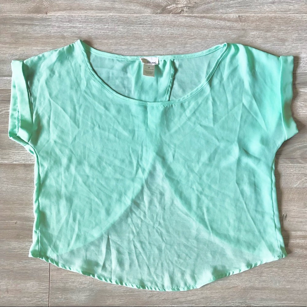🐮2/$15 Wet Seal Open-Back Chiffon Top
